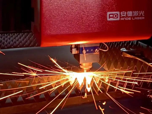 Learn how CO2 laser cutting machine and fiber laser cutting machine ...